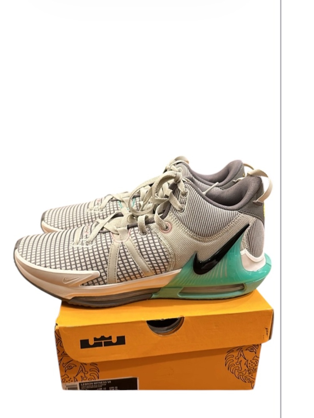 NIKE men’s LeBron Witness VII Basketball Sneaker